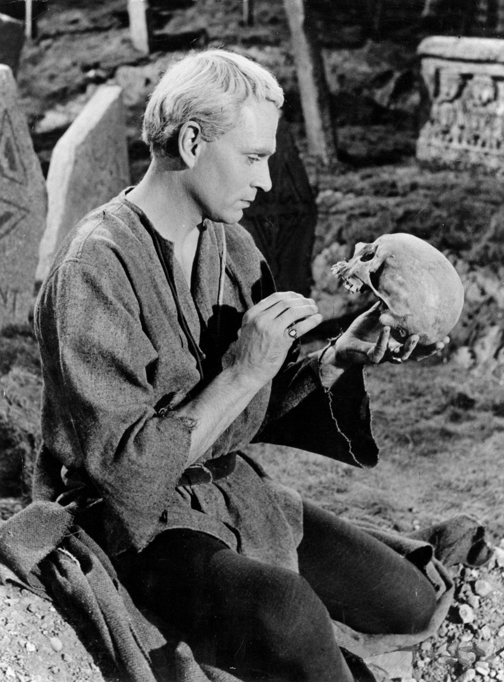 صحنه گورستان هملت لارنس اولیویه